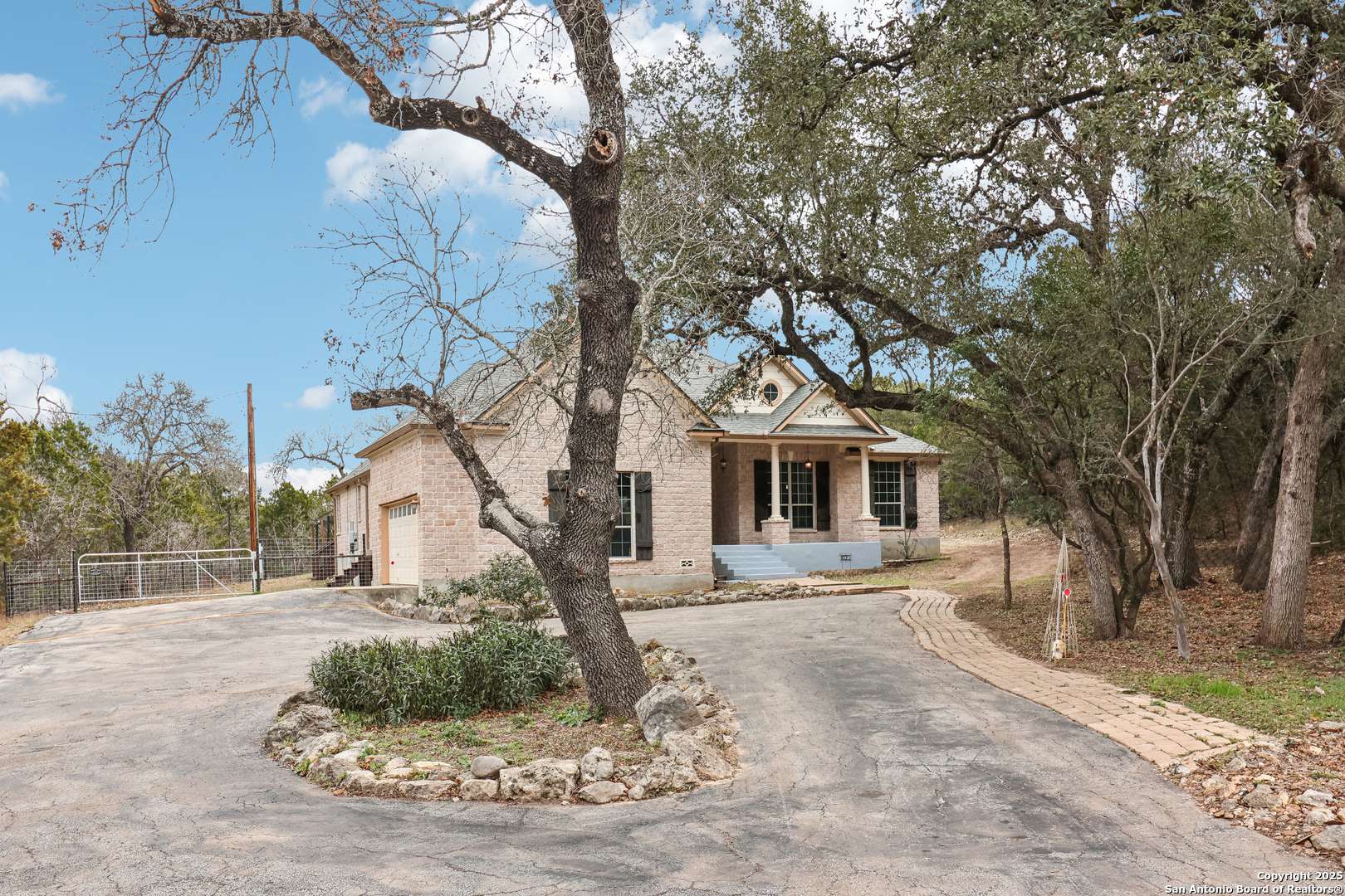 605 COUNTY ROAD 2763, Mico, TX 78056-5470