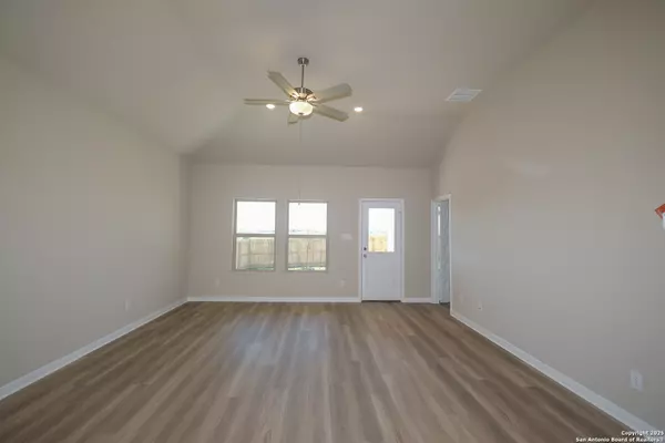 Converse, TX 78109,10414 White Hart Lane