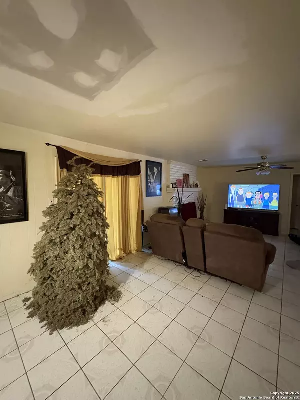 Houston, TX 77071,7810 Twin Hills