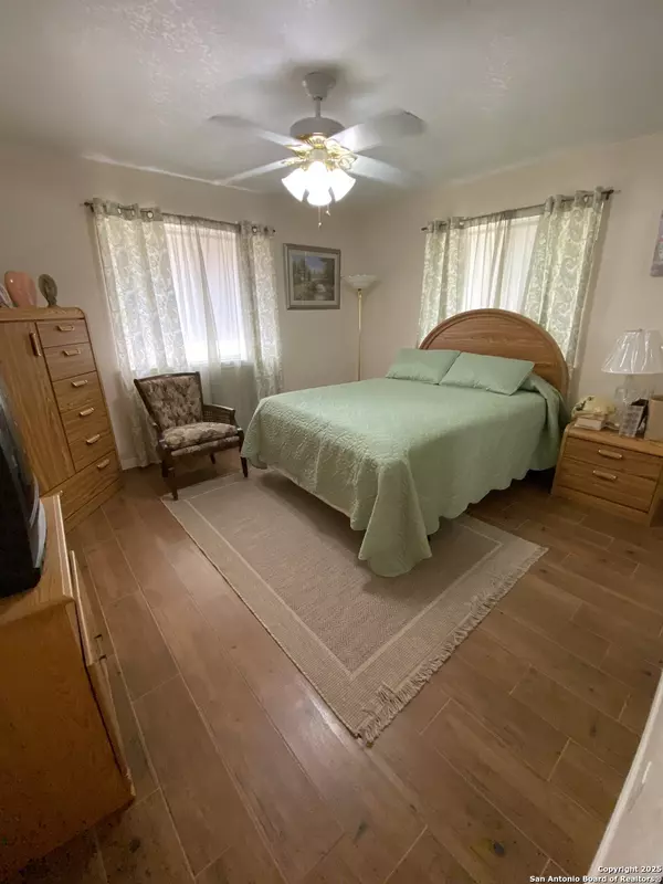 Lytle, TX 78052,220 Wind