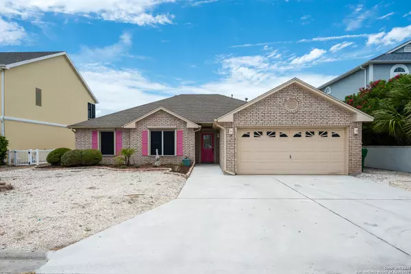 114 Angelfish Ct, Aransas Pass, TX 78336