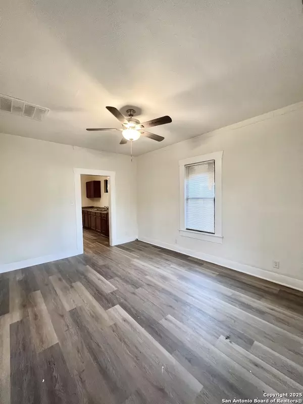 San Antonio, TX 78223,4611 Hackberry