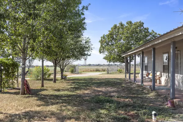 Devine, TX 78016,944 County Road 769