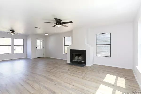 Converse, TX 78109,6870 Flaming Ridge