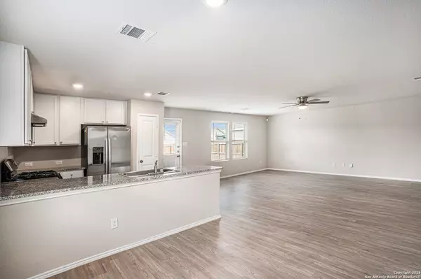 Converse, TX 78109,10410 Varmus Dr