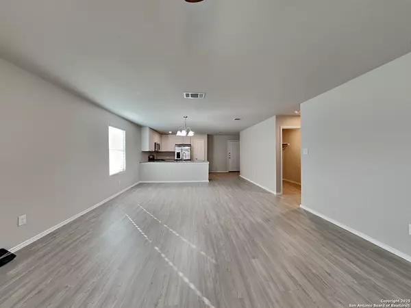 St Hedwig, TX 78109,5531 Basil Chase