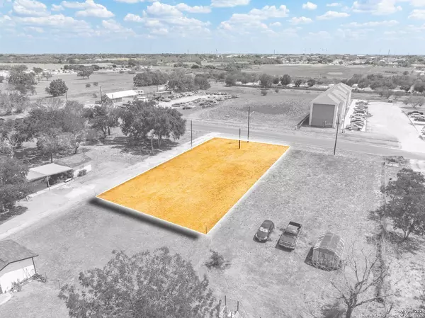 125 Lone Oak, Floresville, TX 78114