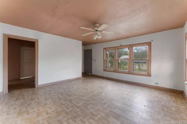 Schertz, TX 78154,518 Wright Ave