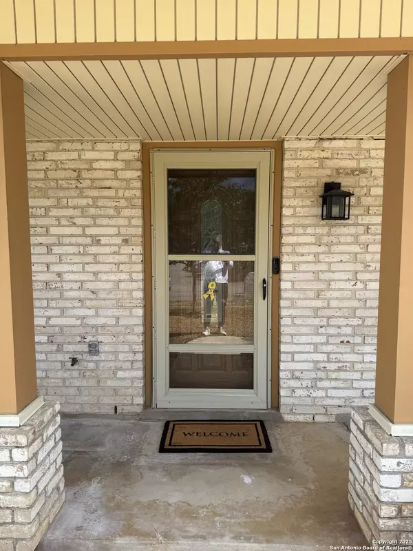 Live Oak, TX 78233,11017 White Sands