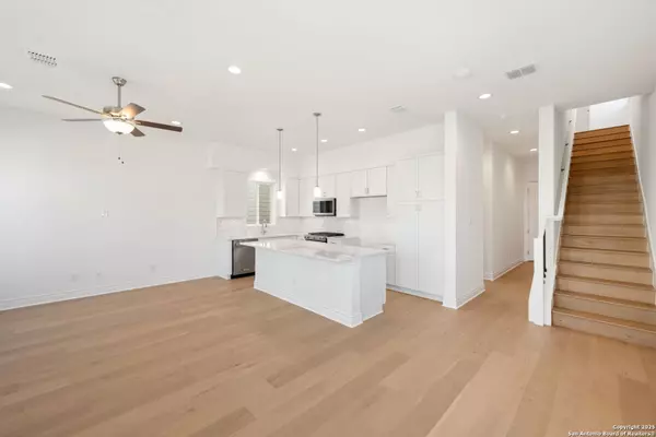 New Braunfels, TX 78130,895 N Academy