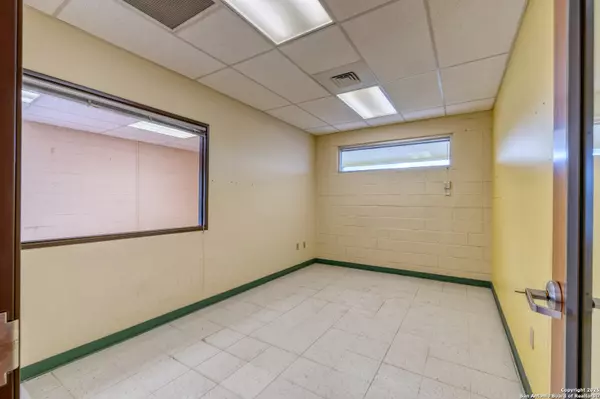 Crystal City, TX 78839,1402 1st