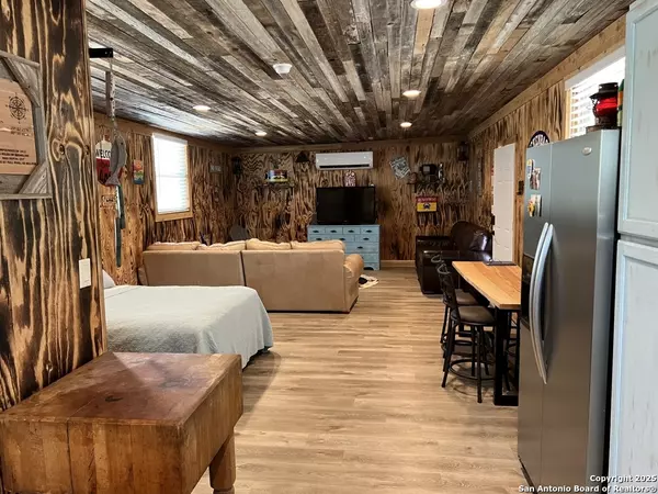 Lakehills, TX 78063,362 9th