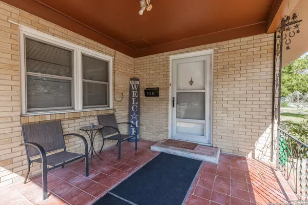 Seguin, TX 78155,920 River