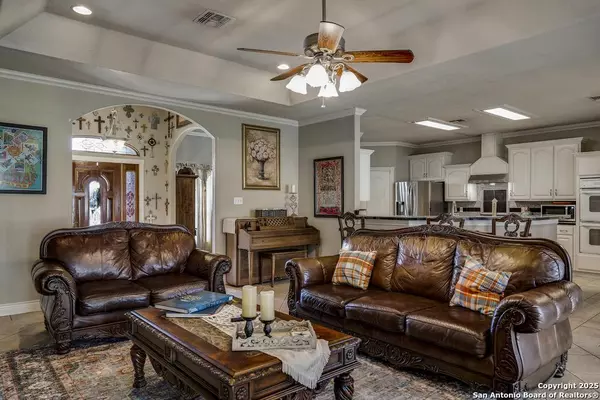 Adkins, TX 78101-2708,1007 BLUEBONNET LN