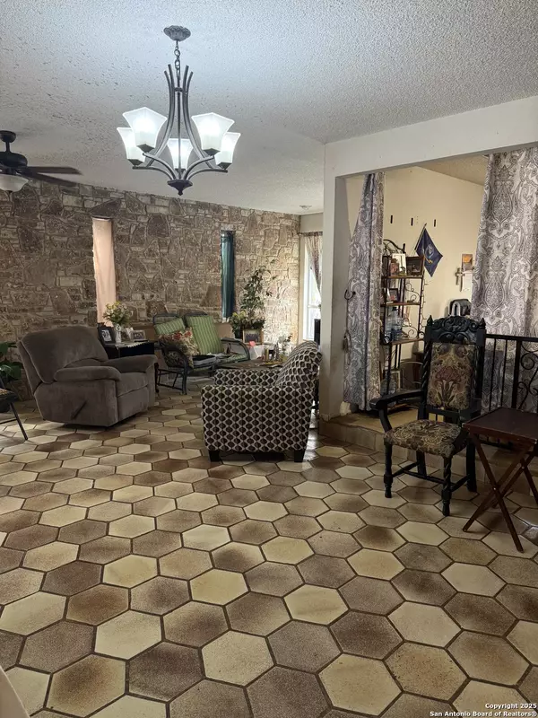 San Antonio, TX 78228,1422 sunshine