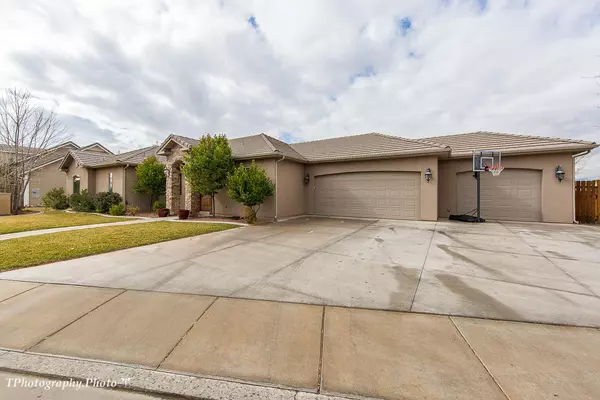 Santa Clara, UT 84765,897 Country LN