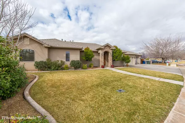 Santa Clara, UT 84765,897 Country LN