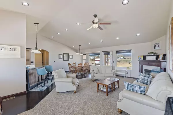 Loa, UT 84747,242 W 200 S ST