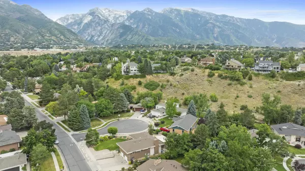 Sandy, UT 84093,2576 E Snow Mountain DR