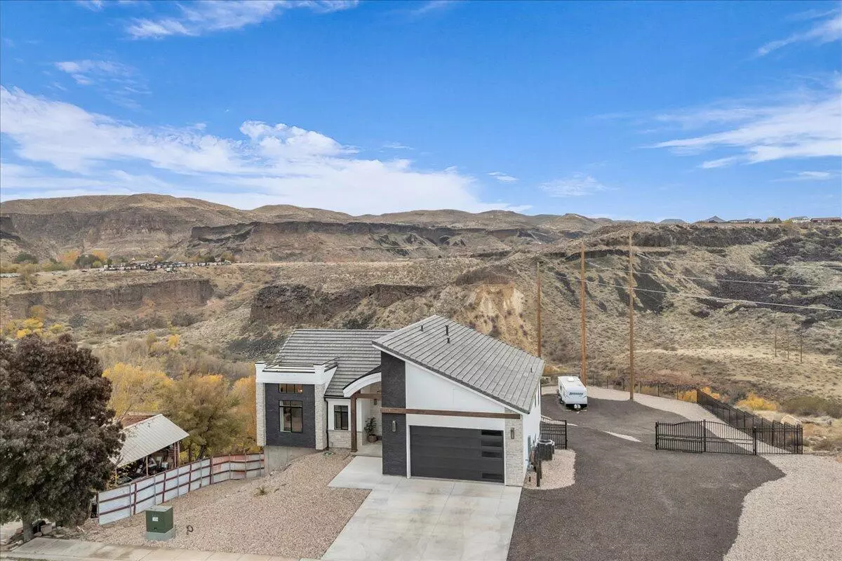 La Verkin, UT 84745,527 W 170 S