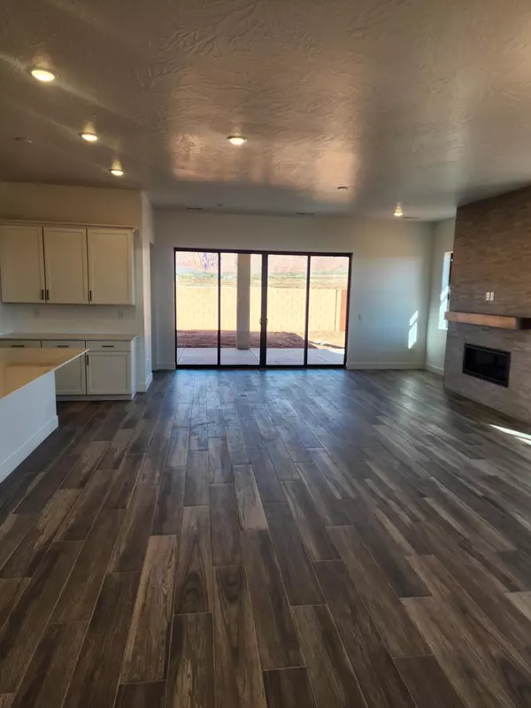 Ivins, UT 84738,692 W DESERT DOVE LN #(lot 3)