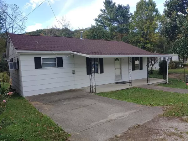 29 Bowling ST, Manchester, KY 40962