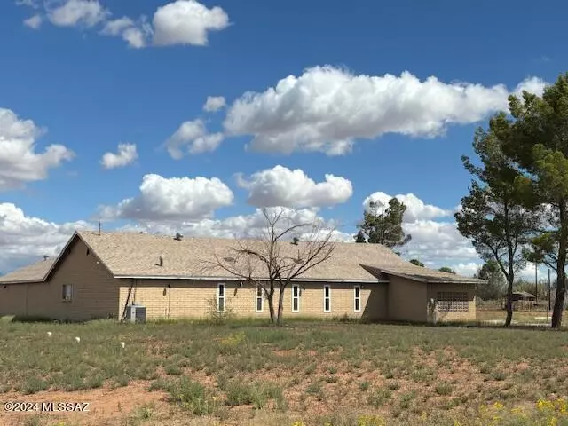 13385 S Dos Cabezas Road, Pearce, AZ 85625