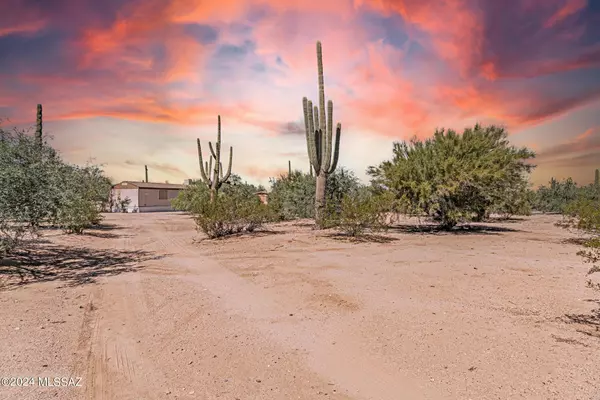 7085 N Featherstone Trail, Tucson, AZ 85743