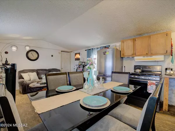 9865 S Desert Brush Loop, Tucson, AZ 85756