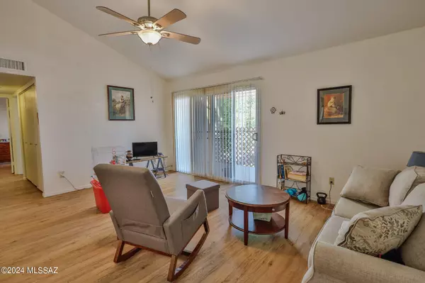 Tucson, AZ 85710,834 S Langley Avenue  #204