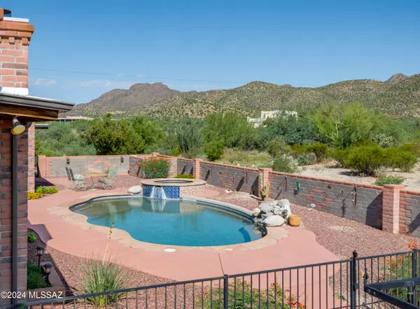 2050 W Turtle Dove Lane, Oro Valley, AZ 85755