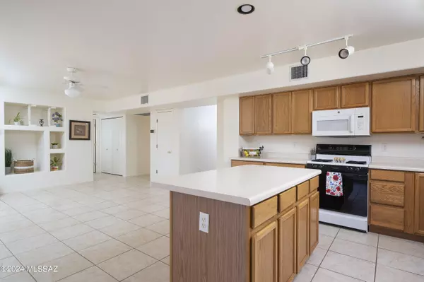 Tucson, AZ 85748,790 N Promontory Drive