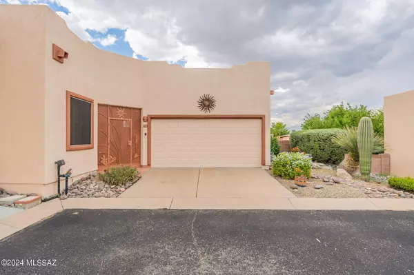 452 W Elkhorn Court, Green Valley, AZ 85614