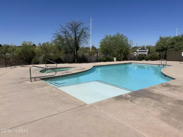 Tucson, AZ 85718,2036 E River Road #202