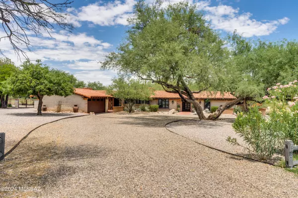 38 Avenida De Otero, Tubac, AZ 85646