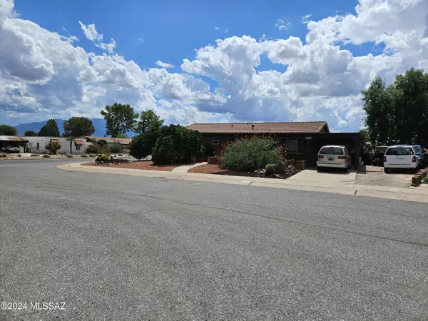 222 S Abrego Drive, Green Valley, AZ 85614