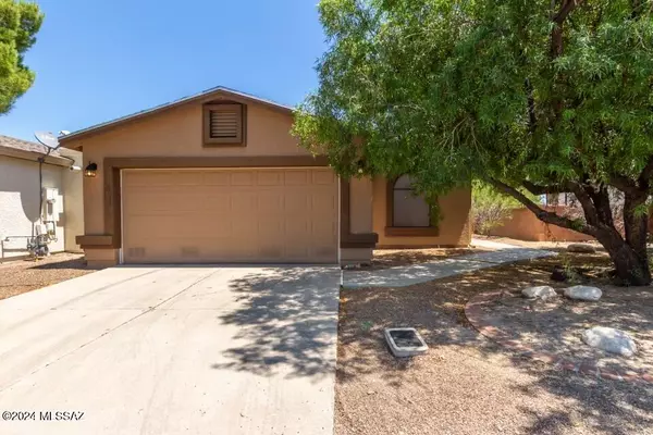 180 E Camino De Diana, Green Valley, AZ 85614