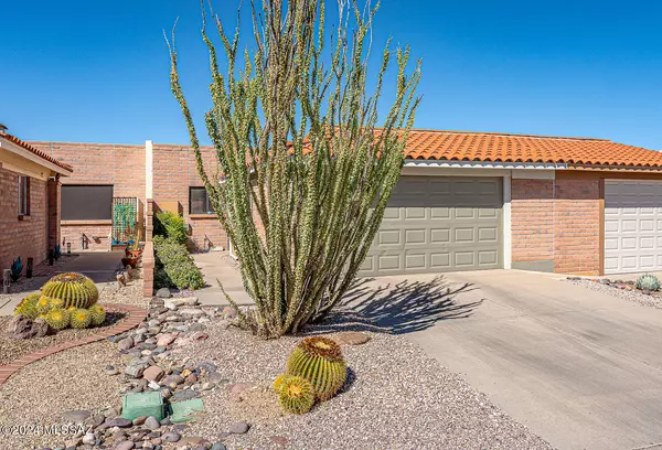 1612 W Calle Zuniga, Green Valley, AZ 85622