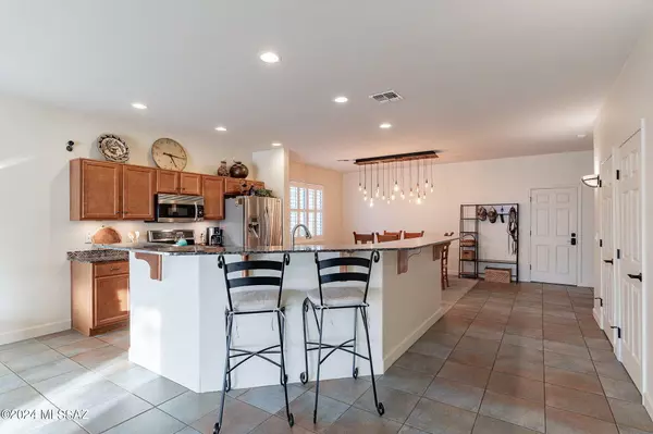 530 S Sunny Rock Drive, Vail, AZ 85641