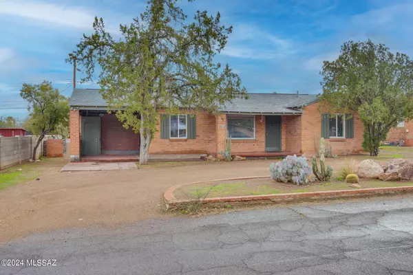 2212 E Grant Road, Tucson, AZ 85719