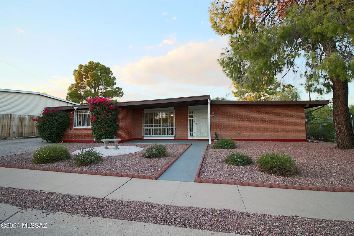 Tucson, AZ 85710,8133 E Colette Place