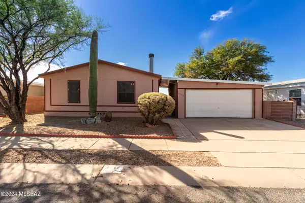 6242 E Ship Rock Drive, Tucson, AZ 85756