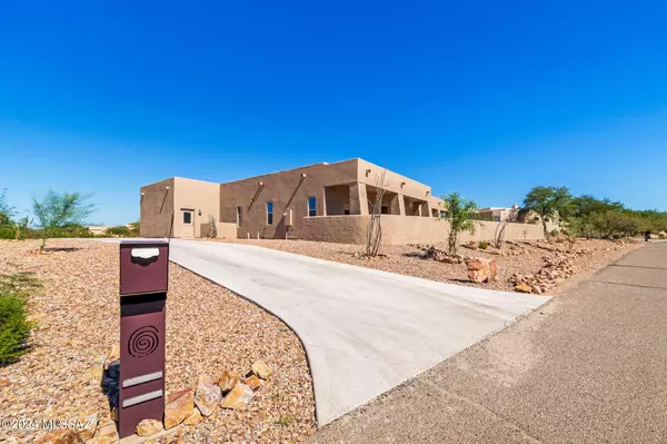 Green Valley, AZ 85614,1033 E Cave Canyon Place