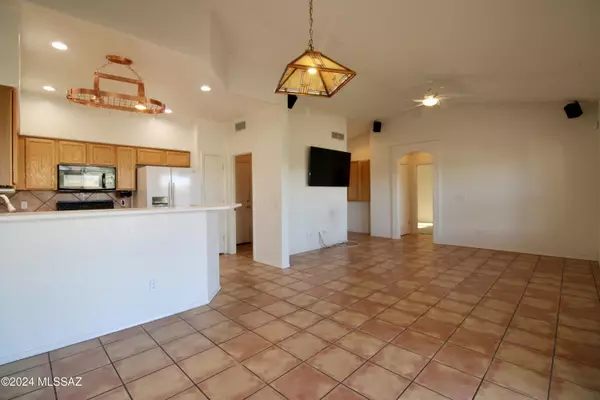 Green Valley, AZ 85614,2284 Avenida Del Petalo