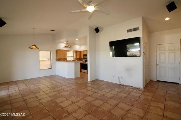 Green Valley, AZ 85614,2284 Avenida Del Petalo