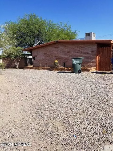 Tucson, AZ 85719,742 E Holaway Drive