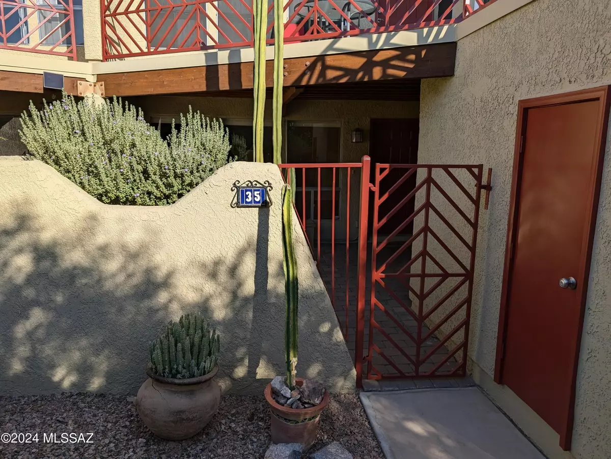 Tucson, AZ 85718,6255 N Camino Pimeria Alta  #35