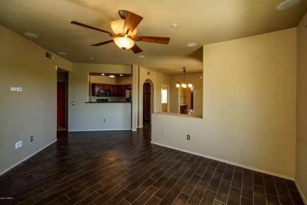 Tucson, AZ 85718,2550 E River Road #14103