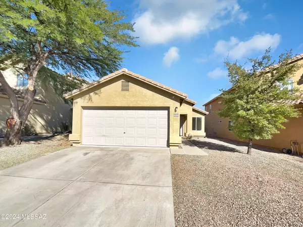 684 W Cholla Crest Drive, Green Valley, AZ 85614