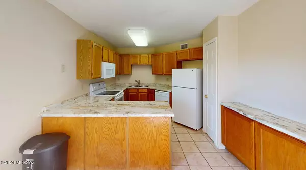 Tucson, AZ 85750,6655 N Canyon Crest Drive #10160